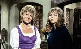 L-R: Theres (Waltraut Haas), Annemarie (Ingeborg Sch&ouml;ner).