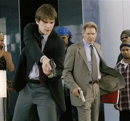 K.C. Calden (Josh Hartnett, mitte l.), Joe Gavilan (Harrison Ford, mitte r.)