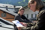 Findet Karin Kofler (Kristina Sprenger, r.) in dem Brief Hinweise zum Mörder? Findet Karin Kofler (Kristina Sprenger, r.) in dem Brief Hinweise zum Mörder?