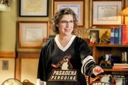 Mayim Bialik (Amy Farrah Fowler).