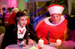 Unfreiwilliges Coming-Out bei den Kumpels Chuck (Adam Sandler, l.) und Larry (Kevin James). Wie lange geht die L&uuml;ge gut?
