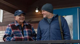 l-r: Julio (Cheech Marin), Marcus (Woody Harrelson)
