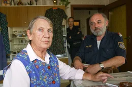 L-R: Frau Schweiger (Ingrid Burkhart), Franzi (Nina Proll), Michael (Karl Fischer)