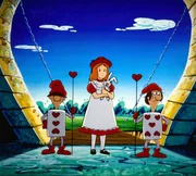 Alice m&ouml;chte bei der Herzk&ouml;nigin vorsprechen, doch die Kartensoldaten verwehren ihr den Eintritt ins Schloss.