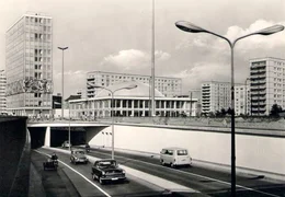 Ende 1968 wurde der Autotunnel am Alex &uuml;bergeben. Das Jahr 68 war der Alex eine einzige Gro&szlig;baustelle, denn er sollte p&uuml;nktlich zum 20. Jahrestag der DDR 1969 fertig sein.