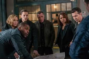 (l-r) Kevin Atwater (Laroyce Hawkins), Erin Lindsay (Sophia Bush), Jay Halstead (Jesse Lee Soffer), Hank Voight (Jason Beghe), Gabriela Dawson (Monica Raymund), Antonio Dawson (Jon Seda). (l-r) Kevin Atwater (Laroyce Hawkins), Erin Lindsay (Sophia Bush), Jay Halstead (Jesse Lee Soffer), Hank Voight (Jason Beghe), Gabriela Dawson (Monica Raymund), Antonio Dawson (Jon Seda).