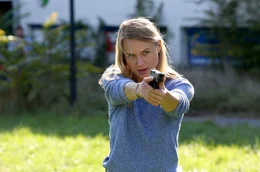 Die jungen Ermittlerin Anni Sulmtaler (Anna Unterberger) fackelt nicht lange.