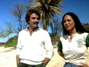Magnum (Tom Selleck) ist auf der Suche nach einer Frau, die vor 50 Jahren das letzte Mal gesehen wurde. Um sie zu finden trifft er sich mit Moki (Remy Abellira), deren Großvater diese Frau kannte. Magnum (Tom Selleck) ist auf der Suche nach einer Frau, die vor 50 Jahren das letzte Mal gesehen wurde. Um sie zu finden trifft er sich mit Moki (Remy Abellira), deren Großvater diese Frau kannte.