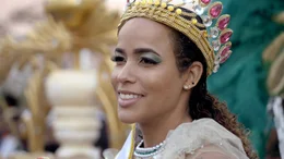 Eine K&ouml;nigin &ndash; f&uuml;nf Tage lang. Caterina aus Mindelo hat das Zepter f&uuml;r den Karneval in der Hand. Nat&uuml;rlich wurde ihr gesamtes Outfit nur f&uuml;r diese Zeit entworfen.