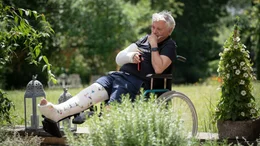 Volker (Henry H&uuml;bchen) wird immer deutlicher, was ihm fehlt.