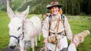Tanja Burri von der Alp Sous unterwegs in die Ferien: Eseltrekking auf der Via Valtellina