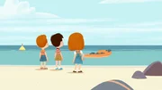 Auf der Luftmatratze schicken Chlodwig, Nick und Emma die Hummer zur&uuml;ck ins Meer.