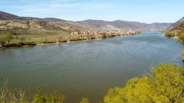 Donau in der Wachau bei Bacharnsdorf.