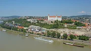 Donau und Blick auf Bratislava
