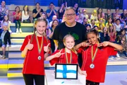 Das rote Rateteam aus Turku/Finnland hatte heute einen unterhaltsamen Tag im "1, 2 oder 3"-Studio. Das rote Rateteam aus Turku/Finnland hatte heute einen unterhaltsamen Tag im "1, 2 oder 3"-Studio.