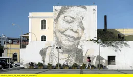 Bleiben oder leiden? Cesaria Evora hat diesen Zwiespalt, in dem die Menschen auf den Kapverden leben, oft  besungen. Mit der "Morna", der melancholischen Musik der Kapverden, wurde sie weltber&uuml;hmt.