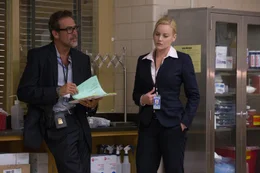 Joe Merriwether (Jeffrey Dean Morgan, l.); Katherine Cowles (Abbie Cornish, r.)