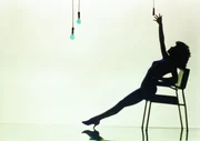 Die 18-j&auml;hrige Alex (Jennifer Beals) hat einen Traum: Sie will eine klassische Ballettt&auml;nzerin werden - und sie ist bereit, f&uuml;r diesen Traum hart zu arbeiten. Sie jobt nachts in einem kleinen schmierigen Club als T&auml;nzerin und Animierdame ...