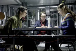 Patrick (Tom Felton, Mitte), Lydia (Julianna Guill) und Greg (Luke Pasqalino) beginnen ein verh&auml;ngnisvolle Experiment, das ihr Leben auf tragische Weise ver&auml;ndern wird.