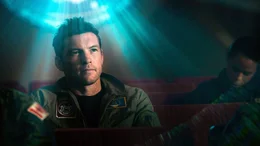 Rick (Sam Worthington) wird f&uuml;r ein Leben auf dem Saturnmond Titan vorbereitet.