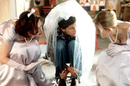 V.l.: Peggy (Joan Cusack), Maggie (Julia Roberts) und Cindy (Kathleen Marshall) stecken dauernd im Hochzeitsstress.