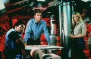 L-R: Felix Leiter (Bernie Casey), James Bond (Sean Connery), Domino Petachi (Kim Basinger)