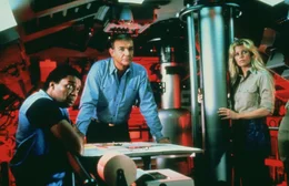 L-R: Felix Leiter (Bernie Casey), James Bond (Sean Connery), Domino Petachi (Kim Basinger)
