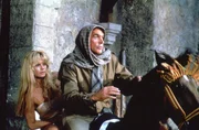 Domino Petachi (Kim Basinger), James Bond (Sean Connery)