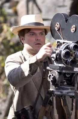 Der Regisseur Carl Denham (Jack Black) ist mit seinen Filmen nicht allzu erfolgreich, doch so leicht will er nicht aufgeben ...
