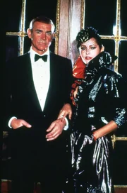James Bond (Sean Connery), Fatima Blush (Barbara Carrera)