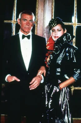 James Bond (Sean Connery), Fatima Blush (Barbara Carrera)