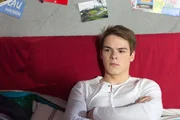 Moritz (Marvin Linke) glaubt durch ein Missverst&auml;ndnis, dass Lisa nur mit ihm spielt. Entt&auml;uscht distanziert er sich von ihr.