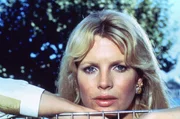 Domino Petachi (Kim Basinger)