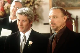 Hoffen, dass sich Maggie nun endlich traut: Ike Graham (Richard Gere, l.) und Fisher (Hector Elizondo, r.)  ...