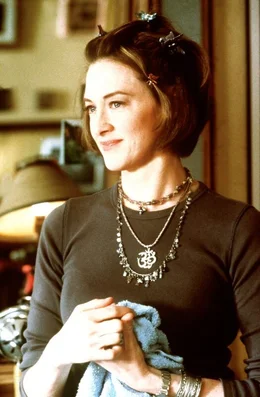 Steht ihrer Freundin und Kollegin Maggie stets bei: Peggy Flemming (Joan Cusack) ...