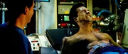 Versucht alles, um das Monster in ihm dauerhaft zum Schweigen zu bringen. Doch dann erschafft General Ross eine T&ouml;tungsmaschine, die nur noch Hulk stoppen kann ...