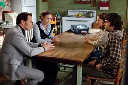 Ed Warren (Patrick Wilson), Lorraine Warren (Vera Farmiga), Carolyn Perron (Lili Taylor), Roger Perron (Ron Livingston)