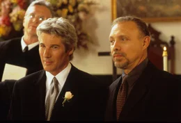 Hoffen, dass sich Maggie nun endlich traut: Ike Graham (Richard Gere, l.) und Fisher (Hector Elizondo, r.)  ...