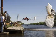 Mit dem Hinweis, die verr&uuml;ckten Stunts und waghalsigen Experimente, nicht nachzuahmen, setzen sich Johnny Knoxville, Steve-O, Bam Margera, Chris Pontius und die ganze Crew gnadenlos den krassesten Situationen aus - oftmals mit Blessuren und anderen unsch&ouml;nen Nebenerscheinungen ...