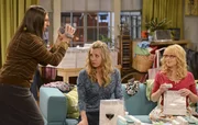 Während die Jungs Howards Junggesellenabschied feiern, treffen Penny (Kaley Cuoco, M.), Amy (Mayim Bialik, l.) und Bernadette (Melisa Rauch, r.) noch weitere Vorbereitungen für die Hochzeit ... Während die Jungs Howards Junggesellenabschied feiern, treffen Penny (Kaley Cuoco, M.), Amy (Mayim Bialik, l.) und Bernadette (Melisa Rauch, r.) noch weitere Vorbereitungen für die Hochzeit ...
