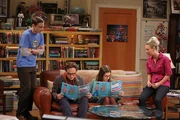 Penny (Kaley Cuoco, r.), Amy (Mayim Bialik, 2.v.r.), Leonard (Johnny Galecki, 2.v.l.) und Sheldon (Jim Parsons, l.) veranstalten einen Spieleabend. Ausgerechnet Sheldon ist mit den ausgewählten Spielen so überfordert, dass er und Leonard gegen Penny und Amy nicht den Hauch einer Chance haben ... Penny (Kaley Cuoco, r.), Amy (Mayim Bialik, 2.v.r.), Leonard (Johnny Galecki, 2.v.l.) und Sheldon (Jim Parsons, l.) veranstalten einen Spieleabend. Ausgerechnet Sheldon ist mit den ausgewählten Spielen so überfordert, dass er und Leonard gegen Penny und Amy nicht den Hauch einer Chance haben ...