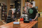 Sind sich nicht einig, in welchen Partnerkostümen sie zur Halloween-Party gehen wollen: Amy (Mayim Bialik, l.) und Sheldon (Jim Parsons, r.) ... Sind sich nicht einig, in welchen Partnerkostümen sie zur Halloween-Party gehen wollen: Amy (Mayim Bialik, l.) und Sheldon (Jim Parsons, r.) ...