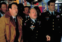 Als ein Komet auf die Erde st&uuml;rzt, beginnt f&uuml;r Gouverneur Lewis (Dan Aykroyd, 2.v.l.) schon bald ein Kampf gegen die blutr&uuml;nstigen Mutanten aus dem Weltraum ...