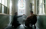 Max Vatan (Brad Pitt, l.); Guy Sangster (Matthew Goode, r.)