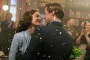 Marianne Beaus&eacute;jour (Marion Cotillard, l.); Max Vatan (Brad Pitt, r.)