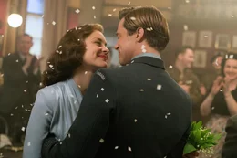 Marianne Beaus&eacute;jour (Marion Cotillard, l.); Max Vatan (Brad Pitt, r.)