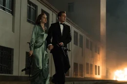 Marianne Beaus&eacute;jour (Marion Cotillard, l.); Max Vatan (Brad Pitt, r.)