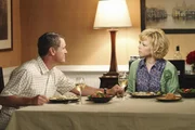 Paul Young (Mark Moses, l.); Beth Young (Emily Bergl, r.)