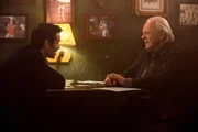 Charles Ambrose (Colin Farrell, l.); John Clancy (Anthony Hopkins, r.)