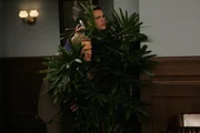 Um Marshall (Jason Segel, l.) zu helfen, will sich Barney (Neil Patrick Harris, r.) Professorin Lewis annehmen. Die Jagd nach ihr vergleicht er mit der Jagd auf einen Puma, bei dem es einige Regeln zu beachten gibt ...